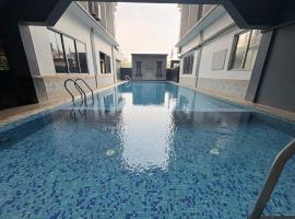 Hotel New Classic Inn Near Sea Beach,Full Air-conditioning With Restaurant، فندق شاطئي في ديغا