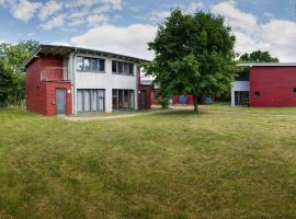 Basiskulturfabrik Öko-Hotel, husdjursvänligt hotell i Neustrelitz