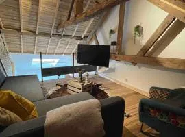 Loft cosy, bain à bulle et garage privé