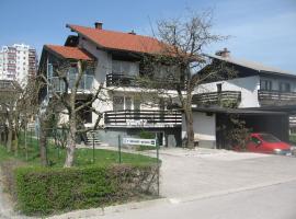 Rooms and Apartment Na poljani, hotel in Škofja Loka