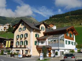 Hotel Posta, hotel i Sedrun