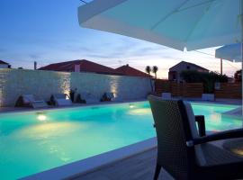 Antonija Apartments with Pool, hotell i Biograd na Moru