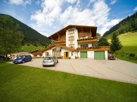 Gästehaus Alpenblick, hotel di Berwang