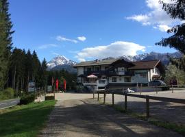 Karawanken Lodge, hotell sihtkohas Faak am See