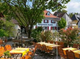 Zur Blume Hotel & Restaurant Efringen-Kirchen bei Basel, къща за гости в Ефринген-Кирхен