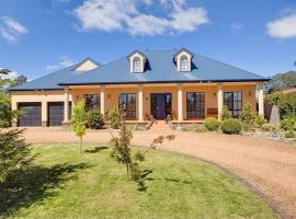 Stately Bowral Designer Home, ξενοδοχείο σε Bowral