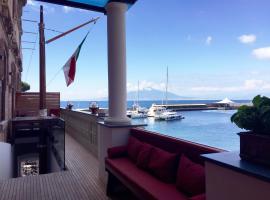 Yacht Club Capo Cervo Suites B&B, Bed & Breakfast in Sorrent