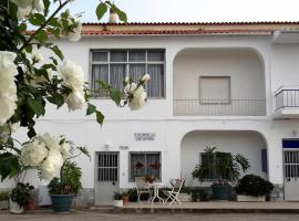 Residencial Espadinha, hotel u gradu Kvarteira