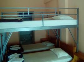 Constantinos Budget Beds, hotel en La Canea