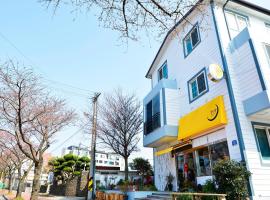 Ganderak Guesthouse, hotel u gradu 'Jeju'