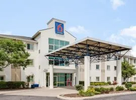 Motel 6-Brampton, ON - Toronto