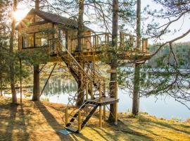 Treehouse Čiekurs, спа-готель у місті Duķuri