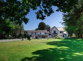 Llechwen Hall, cottage a Pontypridd