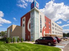 Motel 6-South Bend, IN - Mishawaka, хотел в Саут Бенд