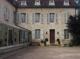 Hôtel des Cymaises, hotel di Semur-en-Auxois