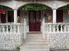 Apartments and Rooms Deskovic, hotel di Moscenicka Draga