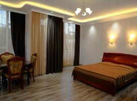 White Hotel Guesthouse, hotel in Zugdidi