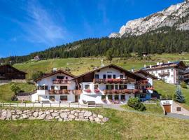 Hotel Garni Morene: Selva di Val Gardena'da bir otel