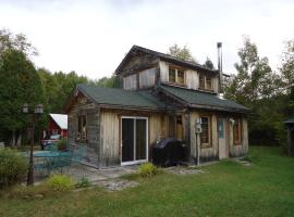 Chalet Saint-Thomas, hotel en L'Anse-Saint-Jean