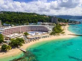 Grand Decameron Cornwall Beach, A Trademark All-Inclusive Resort