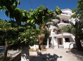 Maria Parameriti Apartments, hotel in Poros