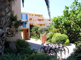 RESIDENCE Le Nereidi con PISCINA - PARCHEGGI, hotel La Maddalenában