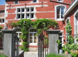 Chambre d'Hôtes Les Augustins - Parking sécurisé - Borne de recharge – hotel w mieście Huy