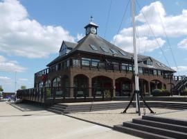 Boathouse Hotel – hotel w mieście Hythe