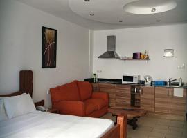 B12 Cowrie Beach Studio Apartment, hôtel à Bamburi