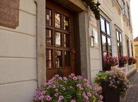 Hotel Paradies, hotel em Teplice