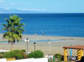 Apartamento 409 Marina Real Puerto de la Duquesa playa、マニルバのホテル