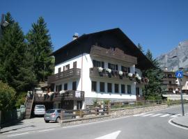 Chalet dell'Ermellino, отель в Бормио