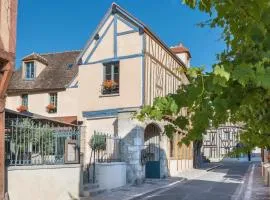 Hôtel Aux Vieux Remparts, The Originals Relais