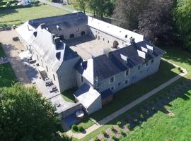 Château de Grandvoir، فندق في نوفشاتو