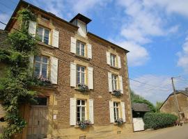 Unique Holiday Home in Virton with Jacuzzi ที่พักให้เช่าในLatour