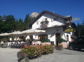 Hotel Fiames, hotel em Cortina dʼAmpezzo