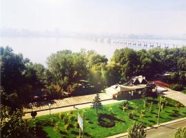 Dnipro evening, view # Вечірній Дніпро у центрі, фантастичний вид、ドニプロのホテル