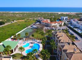 Praia da Lota Resort – Beachfront Apartments, hotel de playa en Manta Rota