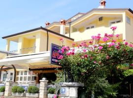 Apartments and Rooms PUNTA, guest house sa Umag