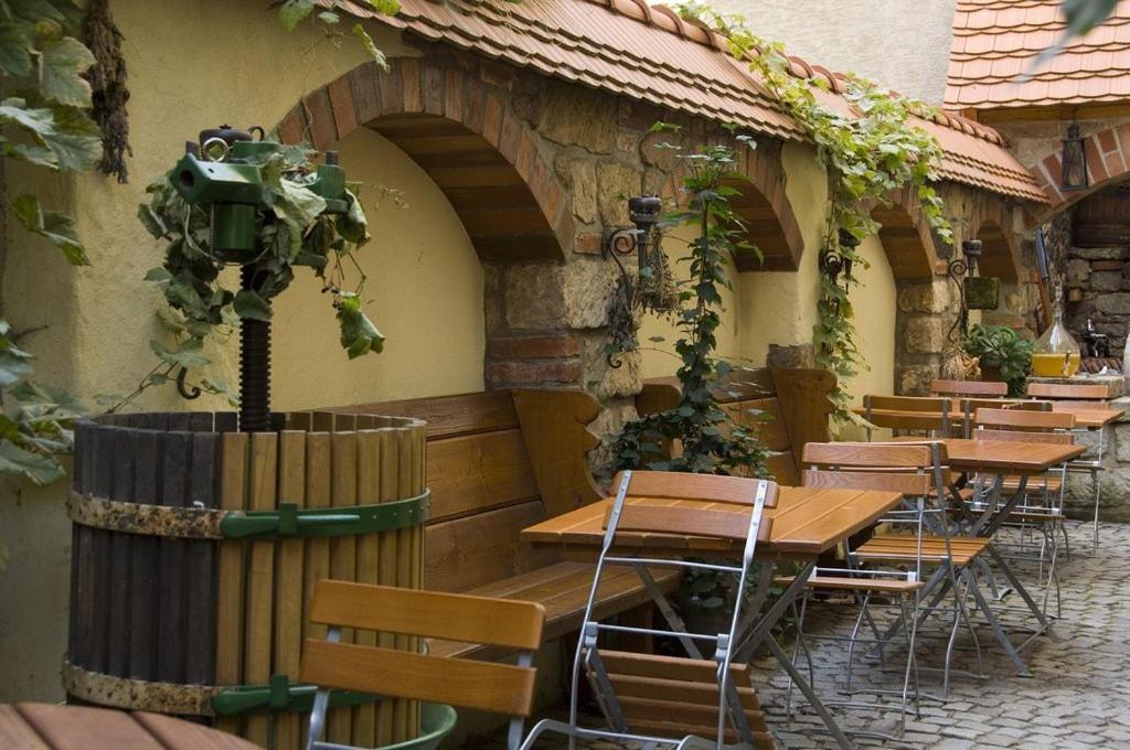 Reštaurácia alebo iné gastronomické zariadenie v ubytovaní Hotel Schlossberg