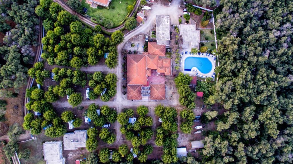 Kalamitsi Beach Camping Village iz ptičje perspektive