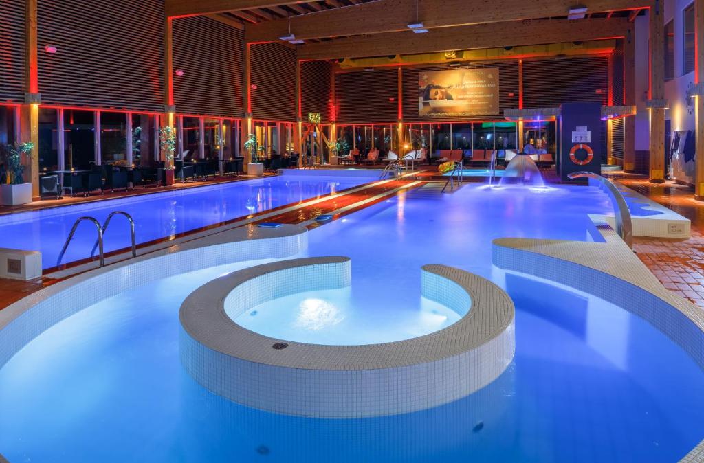 Poolen vid eller i närheten av Meresuu Spa & Hotel