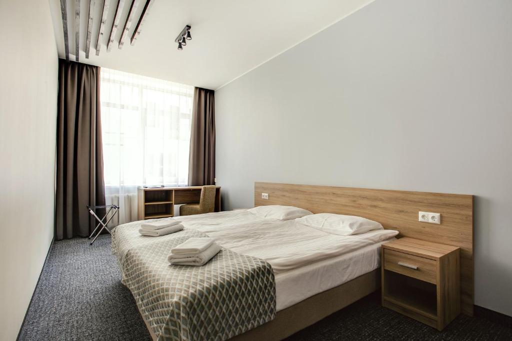 Кровать или кровати в номере Old Town Trio Hostel Rooms