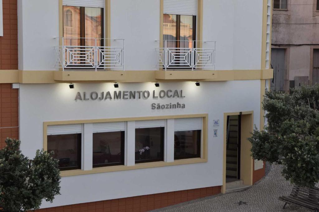 The facade or entrance of Hospedaria Sãozinha