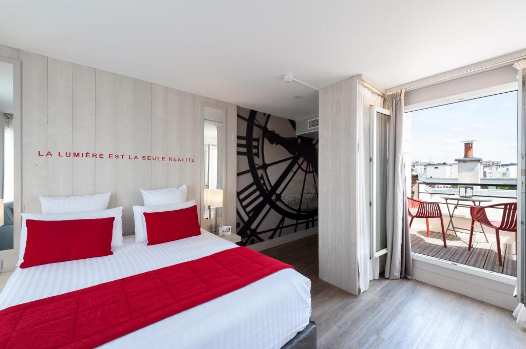 Una cama o camas en una habitación de Hôtel le 209 Paris Bercy