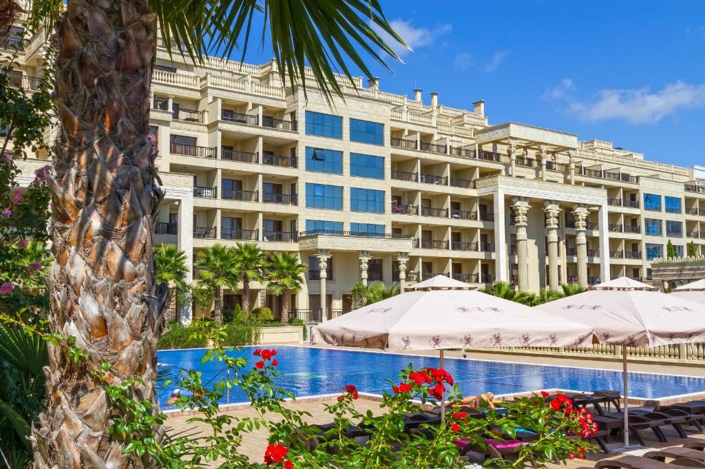 Bazen u objektu Argisht Partez Hotel ALL INCLUSIVE AND BEACH ili u blizini