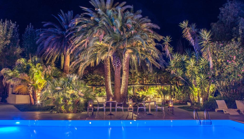 The swimming pool at or close to Hotel Barracuda