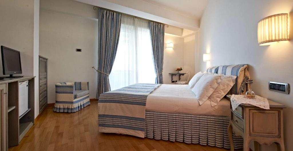 Letto o letti in una camera di Hotel Villa Poseidon & Events