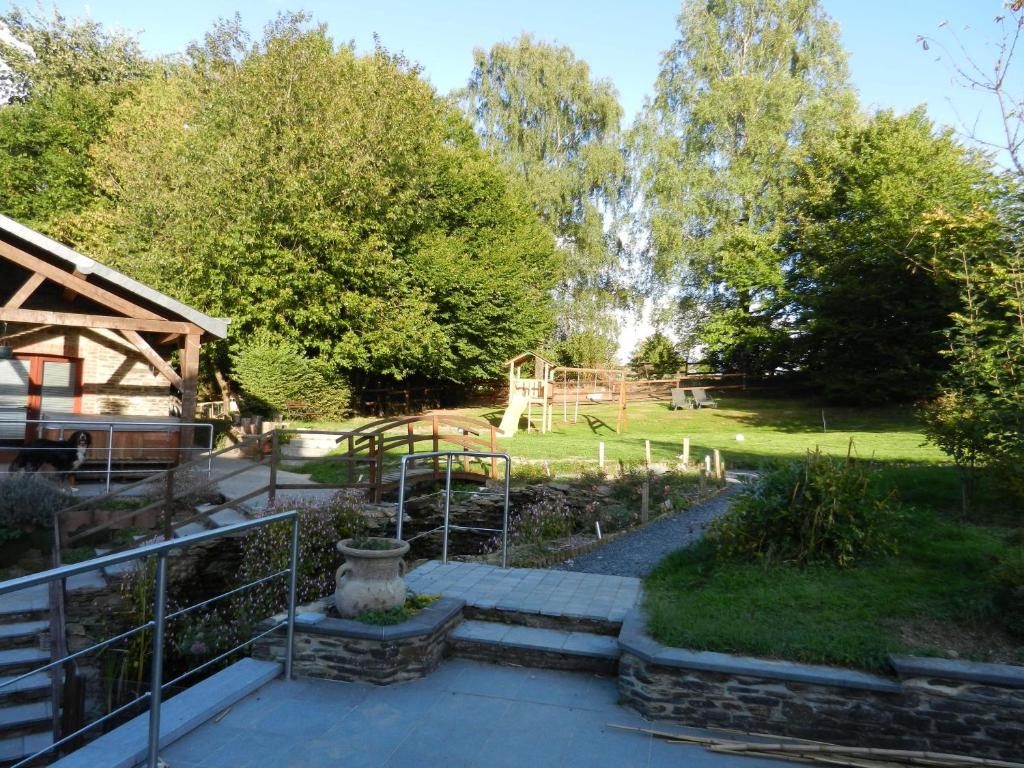 A garden outside B&B Le 'Ti 'Bou de Refuge