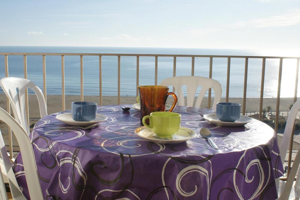 Uma vista do mar tirada do apartamento